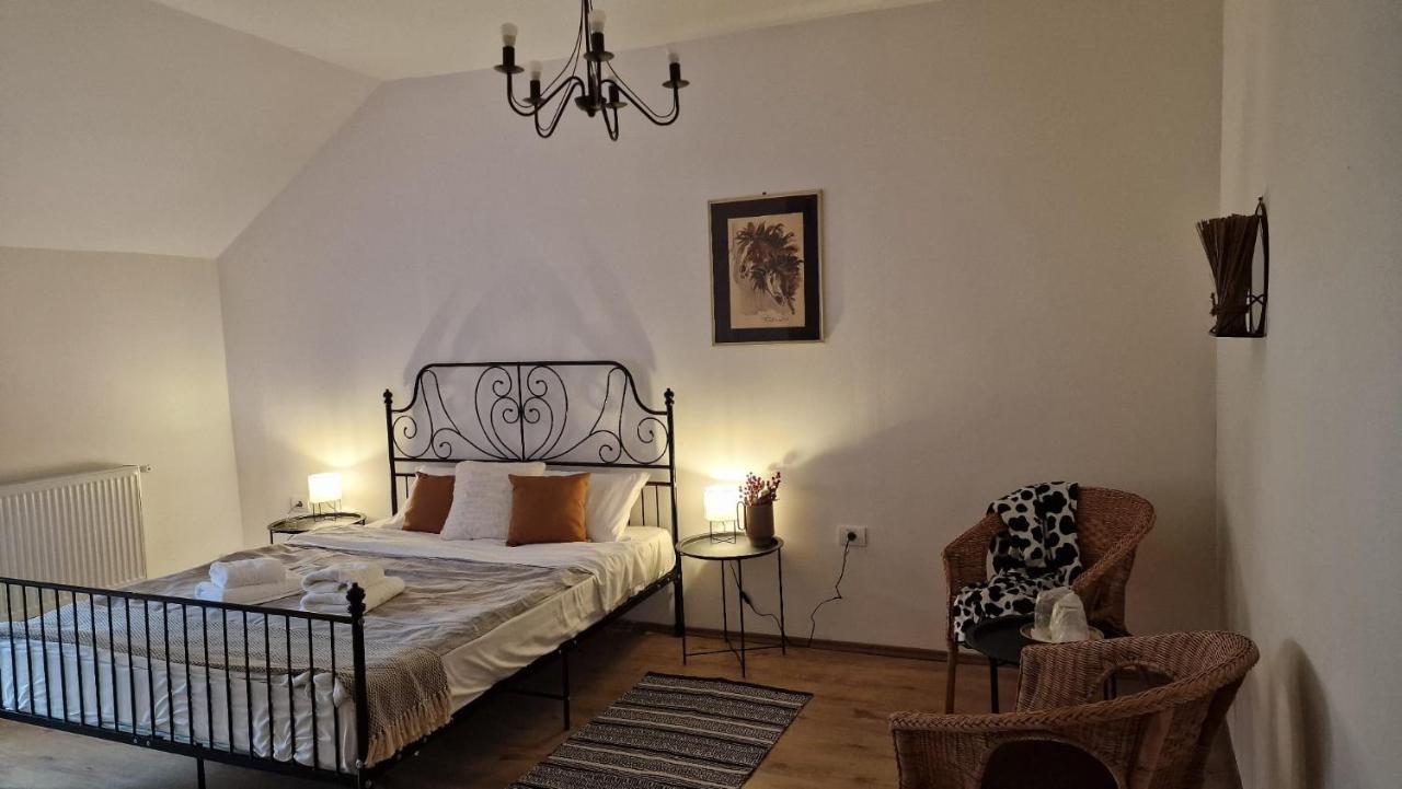 Studiorasnov Rîşnov Esterno foto